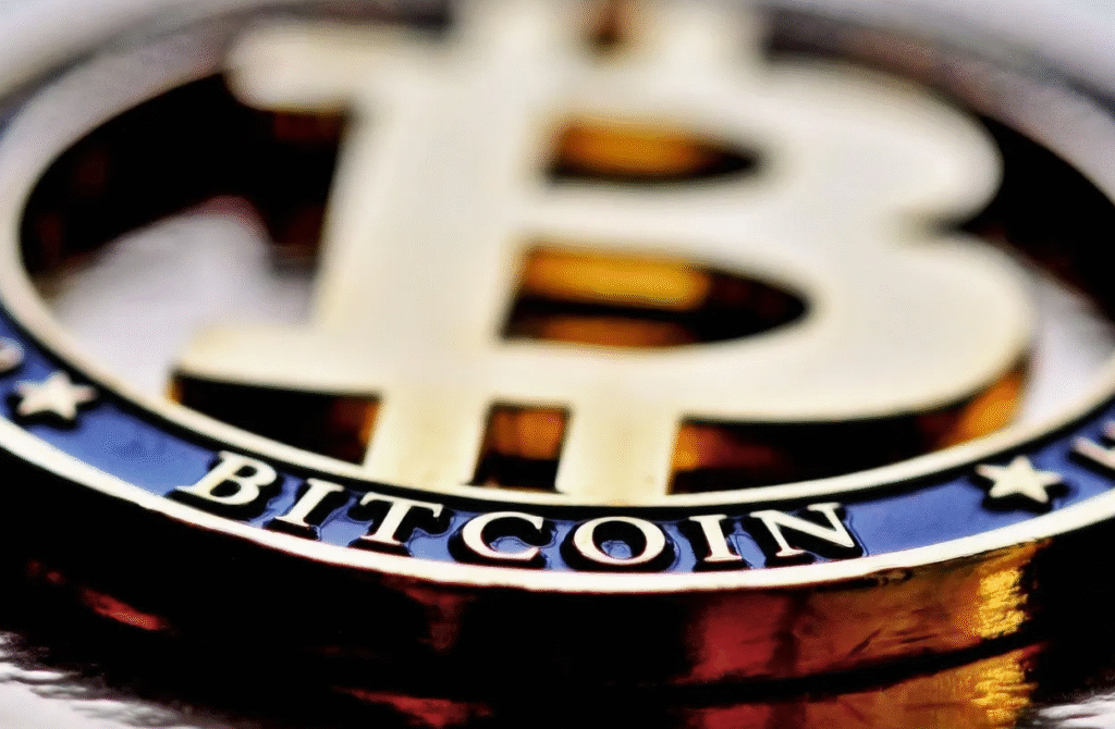 Michael Saylor nei guai? Schiff prevede la bancarotta di MicroStrategy mentre Bitcoin crolla